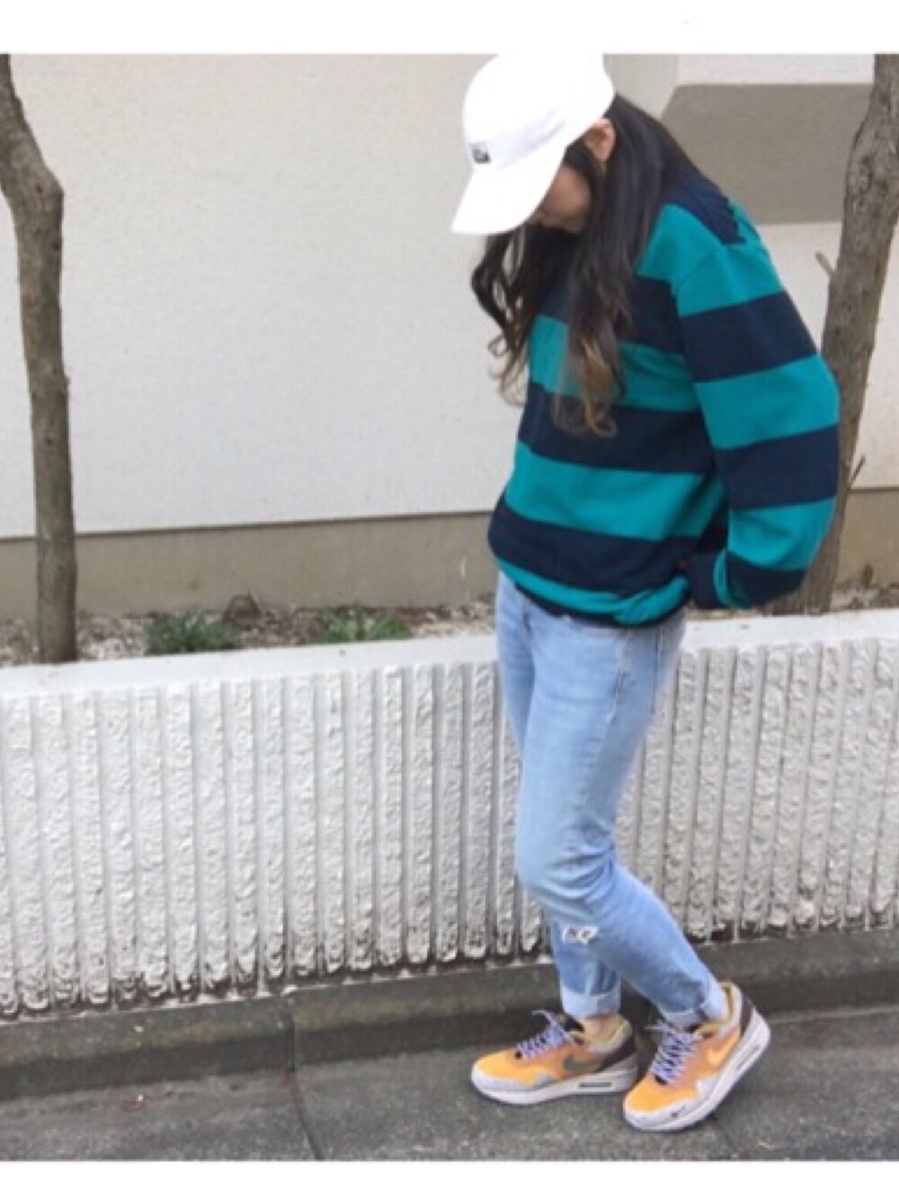 「supreme、NIKE、ELVIRA、ZARA、スニーカー、スニーカー女子、CAP」｜「Supreme のアイテム（Tシャツ/カットソー、グリーン系）」を使った、appiさん（レディース・163cm）の春コーディネートの1枚目の写真