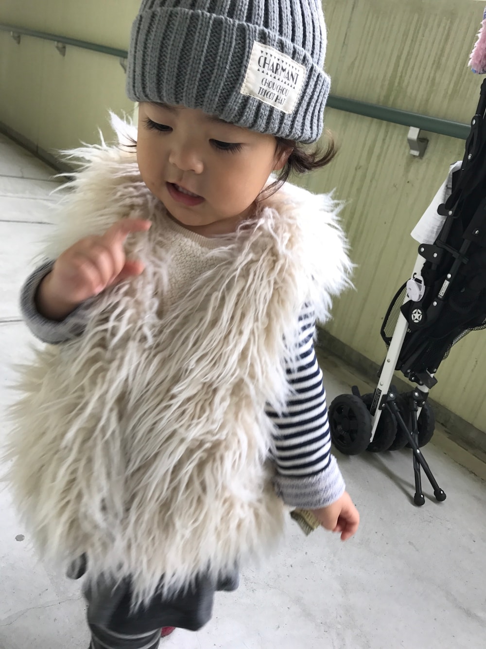 「1才、子どもコーデ」｜「西松屋のアイテム（ニットキャップ/ビーニー、グレー系）」を使った、yukkii27さん（レディース・161cm）の秋コーディネートの1枚目の写真