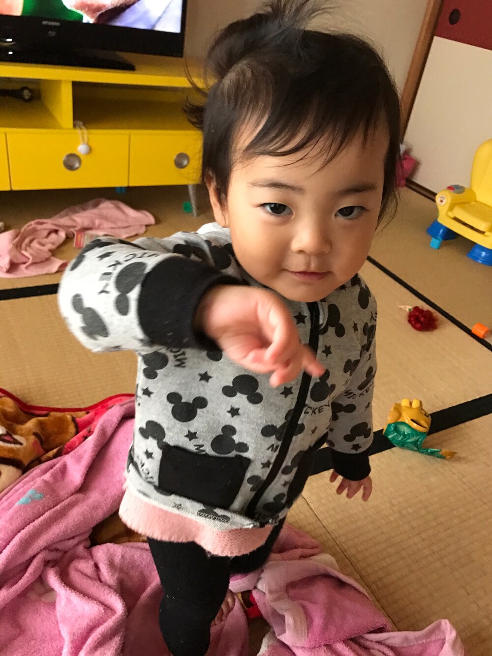 「部屋着、部屋着コーデ、子どもコーデ、あったかコーデ」｜「西松屋のアイテム（パーカー、グレー系）」を使った、yukkii27さん（レディース・161cm）の秋コーディネートの1枚目の写真