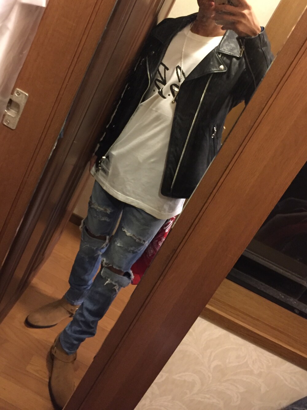 「DOWBL、登坂広臣、J.S.B.、ライダース、ダブルライダース、3jsb、18歳、ストリート、サンローランパリ、OFTHENEIGESTYLE」｜「J.S.Bのアイテム（Tシャツ/カットソー、ホワイト系）」を使った、TAISEIさん（メンズ・170cm）の秋コーディネートの1枚目の写真