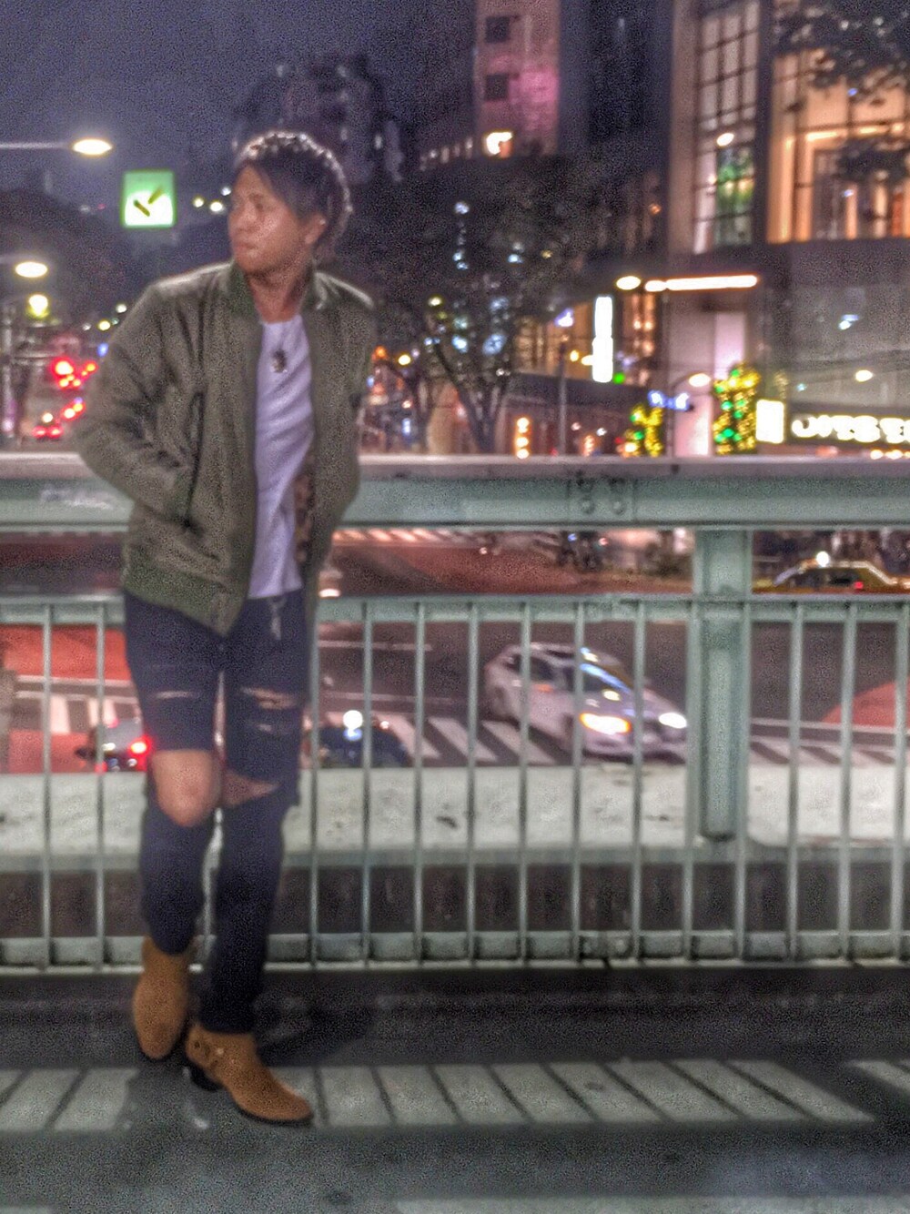 「DOWBL、OFTHENEIGESTYLE、chromehearts、3代目JSB、3jsb、EXILE」｜「PLAYBOYのＤＯＷＢＬ×ＰＬＡＹＢＯＹＴシャツ（Tシャツ/カットソー、ホワイト系）」を使った、TAISEIさん（メンズ・170cm）の秋コーディネートの1枚目の写真