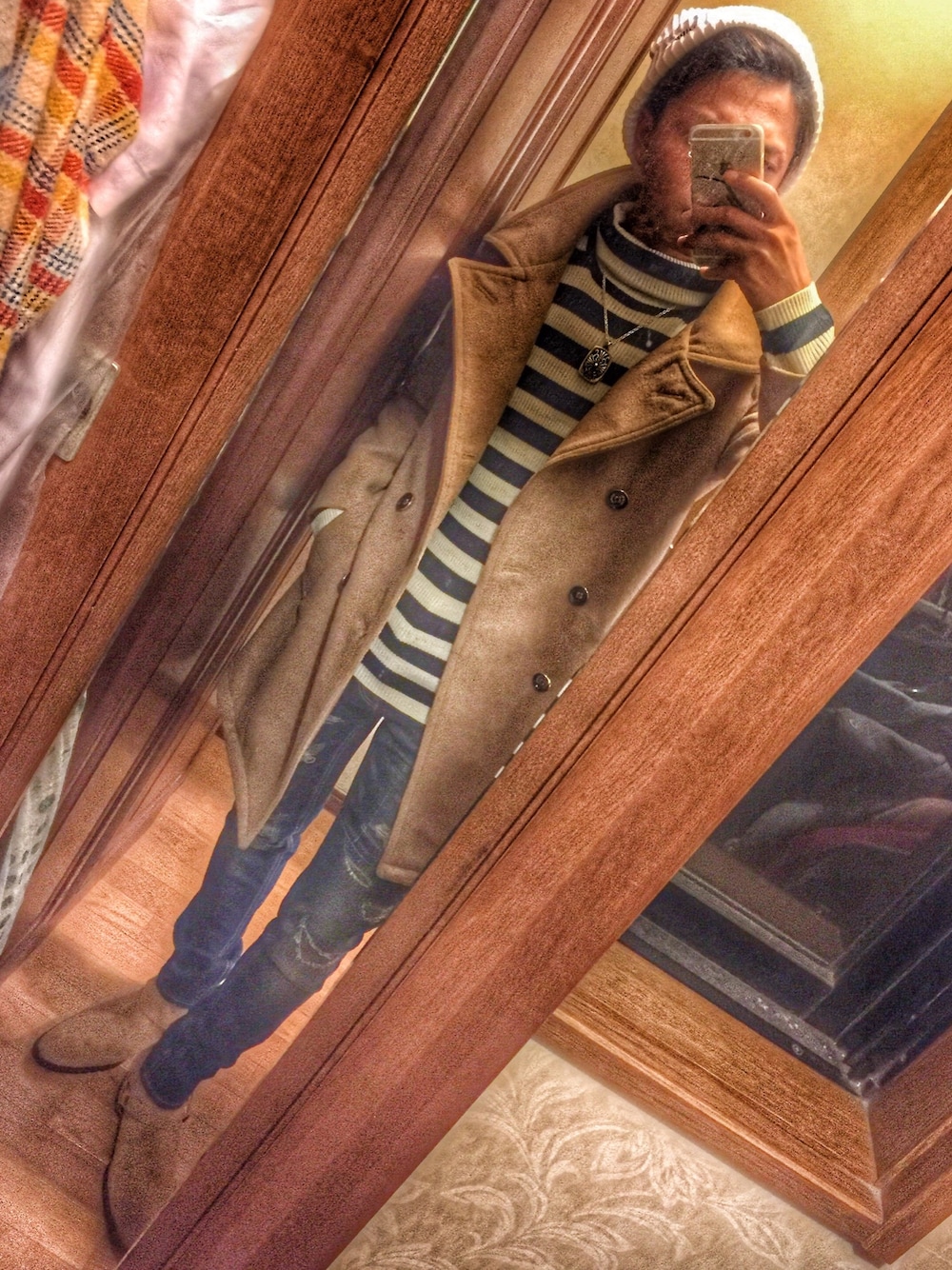 「DOWBL、OFTHENEIGESTYLE、chromehearts、チェスターコート、リングブーツ、ニット帽、ボーダー、タートルネック」｜「OF THE NEIGE STYLEのBorder Turtle Knit（ニット/セーター、ホワイト系）」を使った、TAISEIさん（メンズ・170cm）の秋コーディネートの1枚目の写真