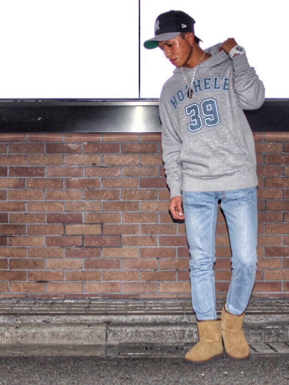 「DOWBL、サーフ、Chrome Hearts」｜「DOWBLのアイテム（トップス、グレー系）」を使った、TAISEIさん（メンズ・171cm）の冬コーディネートの1枚目の写真