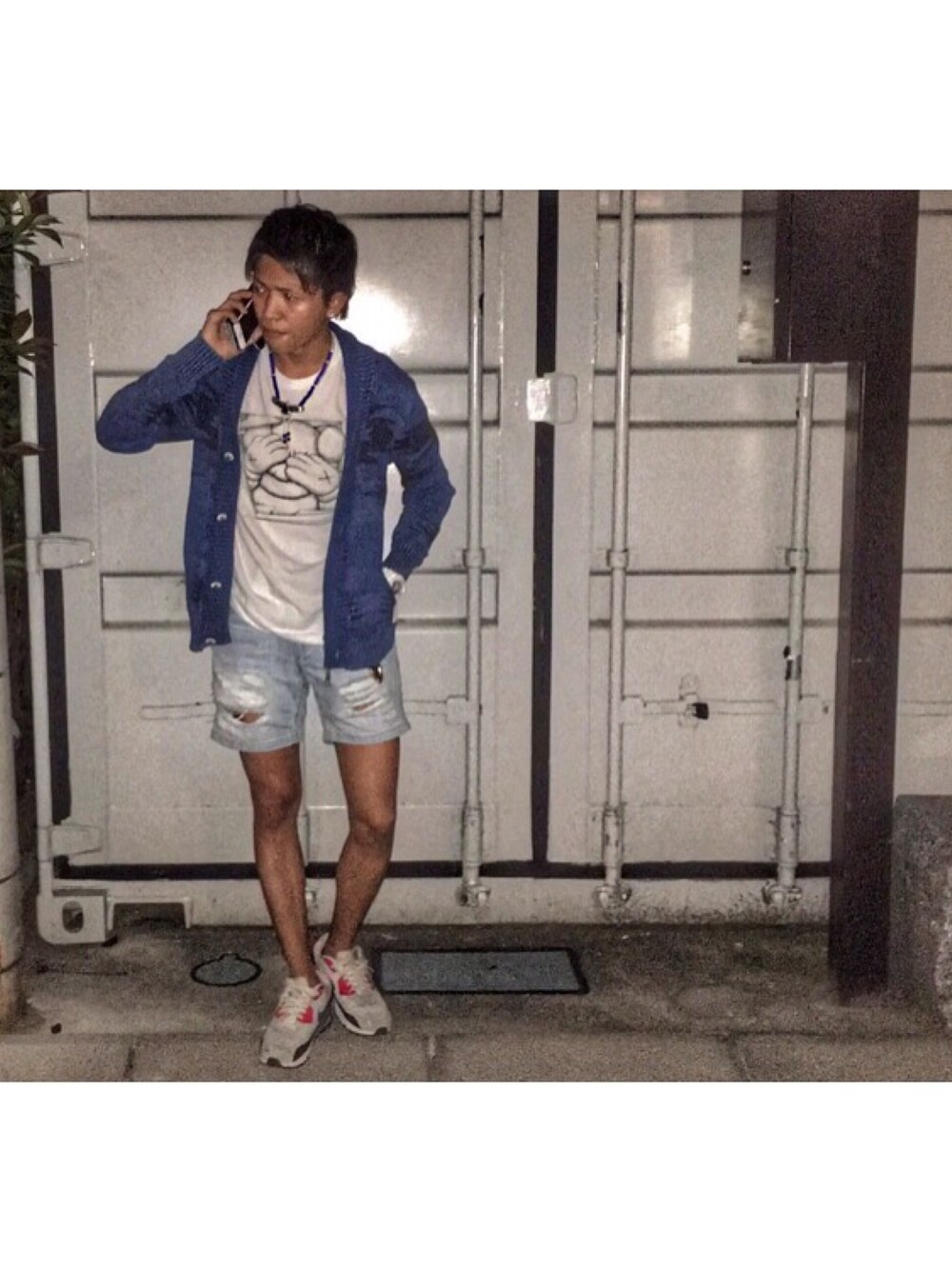 「DOWBL、UNIQLO、kaws、NIKE AIR MAX、tady&king」｜「UNIQLOのアイテム（Tシャツ/カットソー、ホワイト系）」を使った、TAISEIさん（メンズ・171cm）の春コーディネートの1枚目の写真