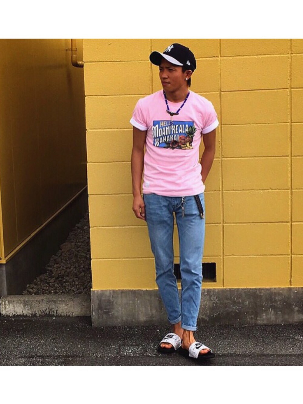 「DOWBL、トロピカル、サーフ、NIKE」｜「DOWBLのフルーツロゴプリントTee（Tシャツ/カットソー、ピンク系）」を使った、TAISEIさん（メンズ・171cm）の夏コーディネートの1枚目の写真