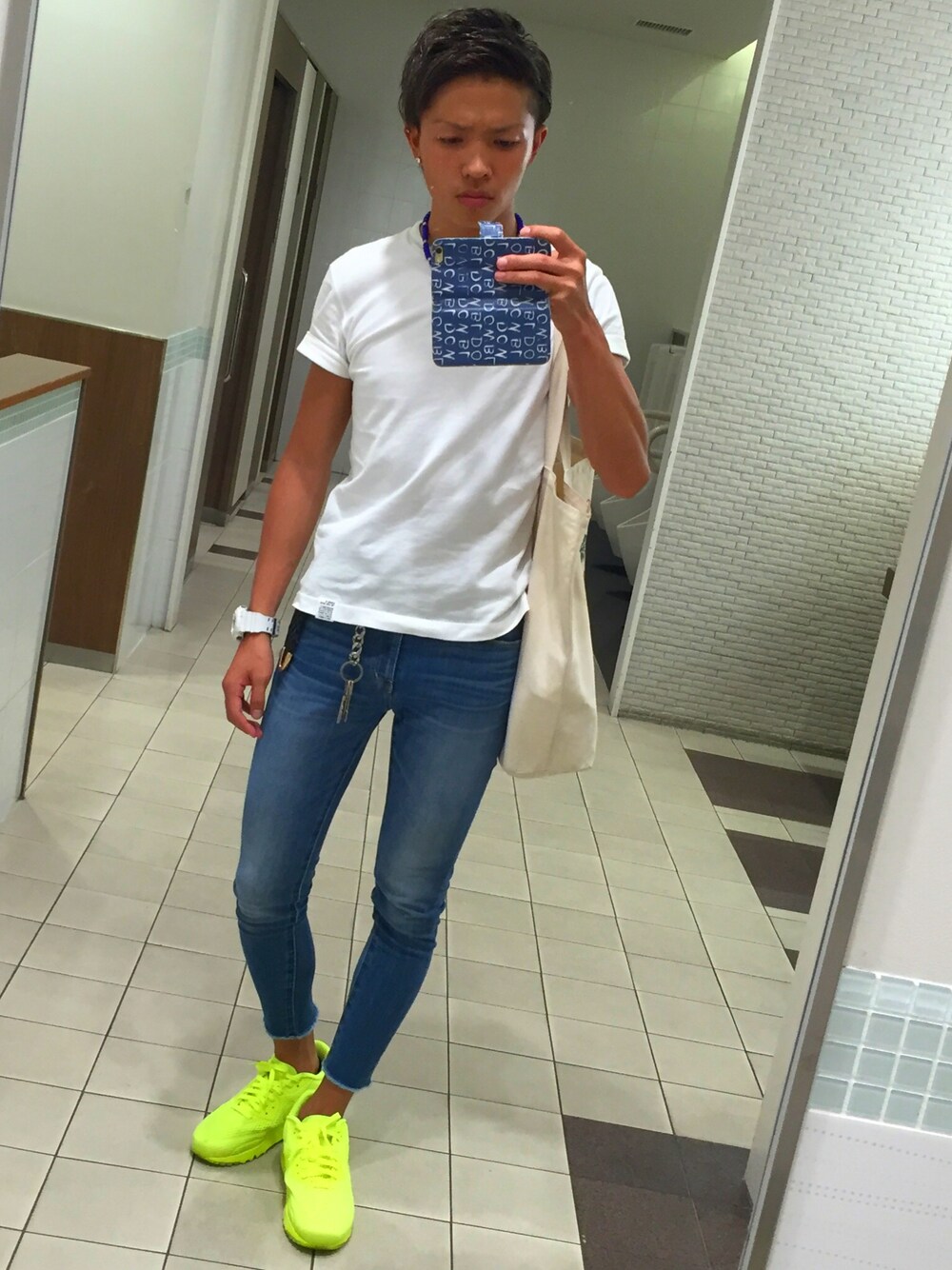 「DOWBL、AZUL by moussy、NIKE」｜「AZUL by moussyのオーガニックコットンクルーネック半袖T（Tシャツ/カットソー、ホワイト系）」を使った、TAISEIさん（メンズ・171cm）の夏コーディネートの1枚目の写真