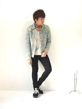 「総柄トップス」｜「アイテム（デニムジャケット）」を使った、mackeyさん（メンズ・170cm）の春コーディネート