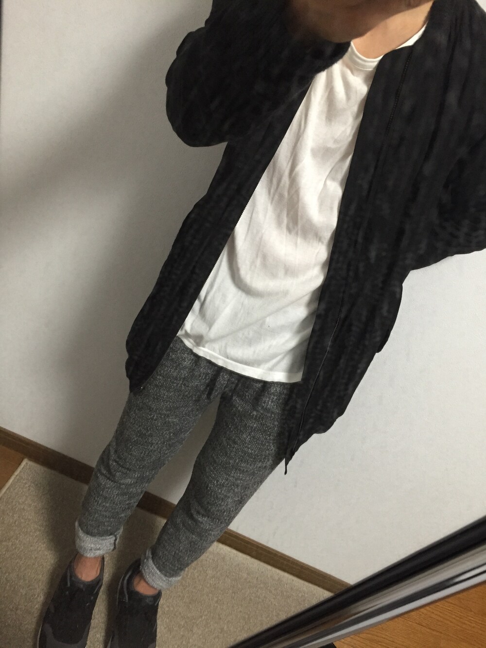 「秋のコーデ、スニーカー、スウェット」｜「Yohji Yamamotoのアイテム（ブルゾン、ブラック系）」を使った、xxIRIxxvさん（メンズ・162cm）の秋コーディネートの1枚目の写真