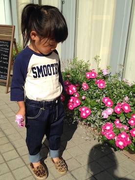 「Smoothy（スムージー）のSmoothy Denim Sarouel Pants / スムージー デニムサルエルパンツ（デニムパンツ、ブルー系）」を使った、SERI-NAさん（キッズ・100cm）の秋コーディネート