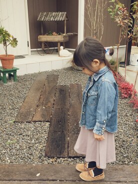 「DENIM DUNGAREE（デニムダンガリー）のアイテム（デニムジャケット、ブルー系）」を使った、SERI-NAさん（キッズ・100cm）の春コーディネート