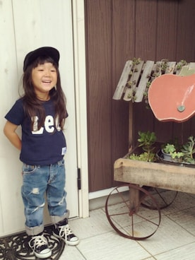 「Lee（リー）の【LEE】ロゴTシャツ（Tシャツ/カットソー、ブルー系）」を使った、SERI-NAさん（キッズ・100cm）の夏コーディネート