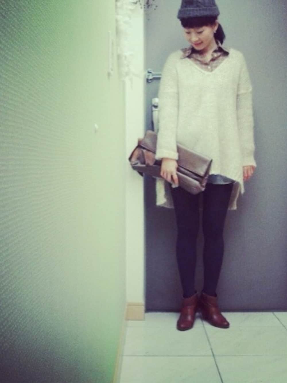 「デニム、クラッチBAG、チェックシャツ」｜「ハートリング（リング、ゴールド系）」を使った、Ｒさん（レディース・161cm）の冬コーディネートの1枚目の写真