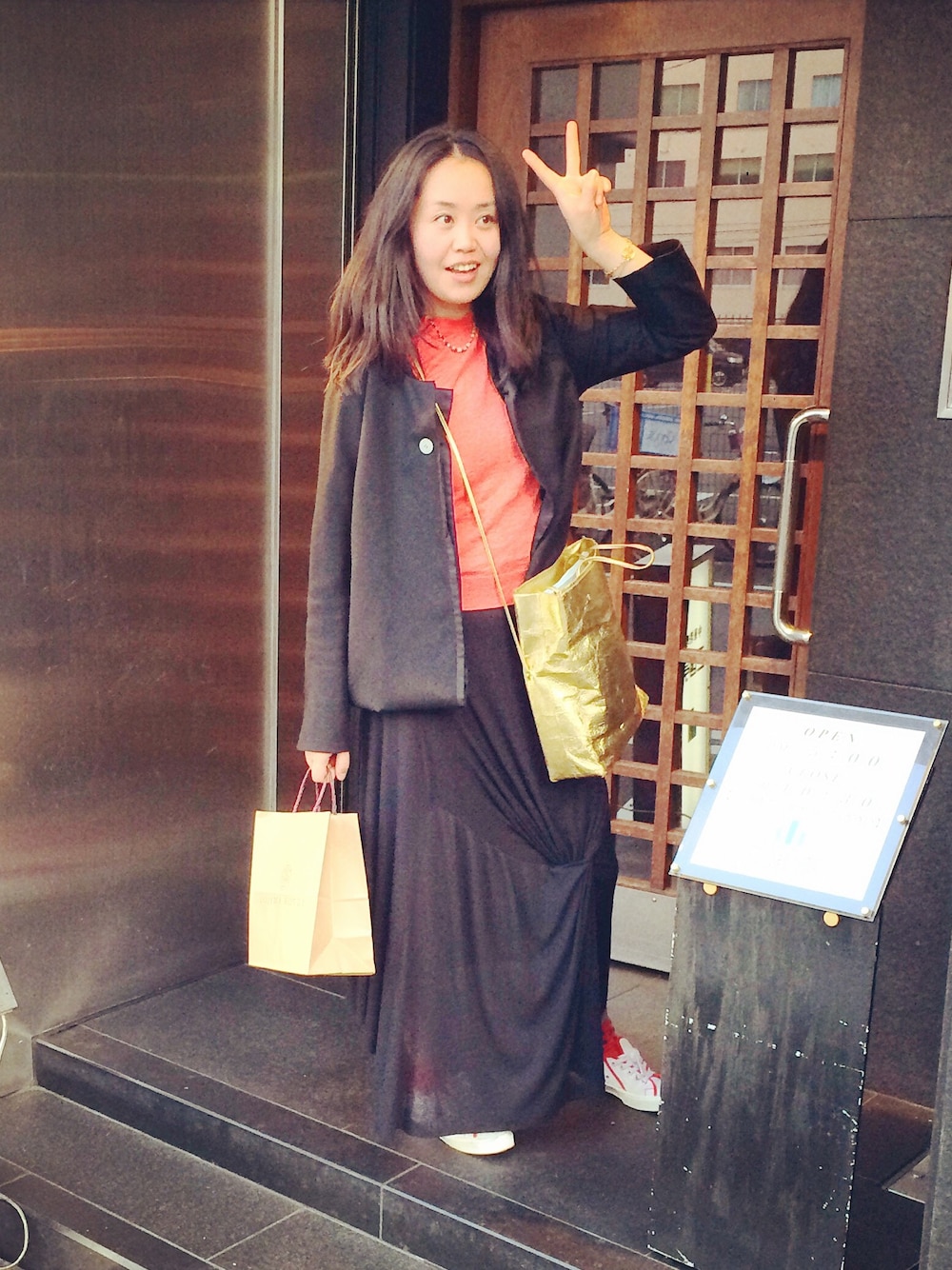 「GAPのアイテム（ニット/セーター、レッド系）」を使った、Mimoさん（レディース・163cm）の春コーディネートの1枚目の写真