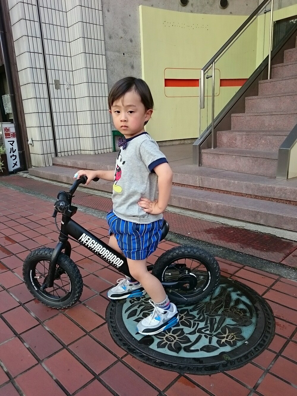 「て」｜「NIKEのアイテム（シューズ、ホワイト系）」を使った、rakukunさん（キッズ・110cm）の秋コーディネートの1枚目の写真