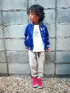 「DENIM DUNGAREE（デニムダンガリー）のアイテム（スタジャン）」を使った、rakukunさん（キッズ・110cm）の秋コーディネート