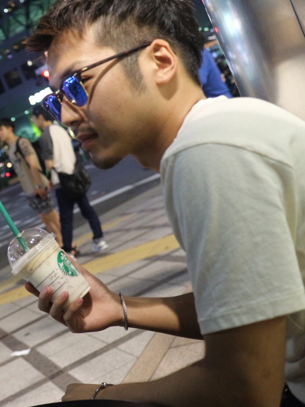 「夏、mixta、スタバ、スターバックス、レイバン、ray ban、ロンハーマン、Ron Herman、muta」｜「Ray-BanのRAY-BAN Sunglasses（サングラス、ブラウン系）」を使った、monさん（メンズ・172cm）の夏コーディネートの1枚目の写真