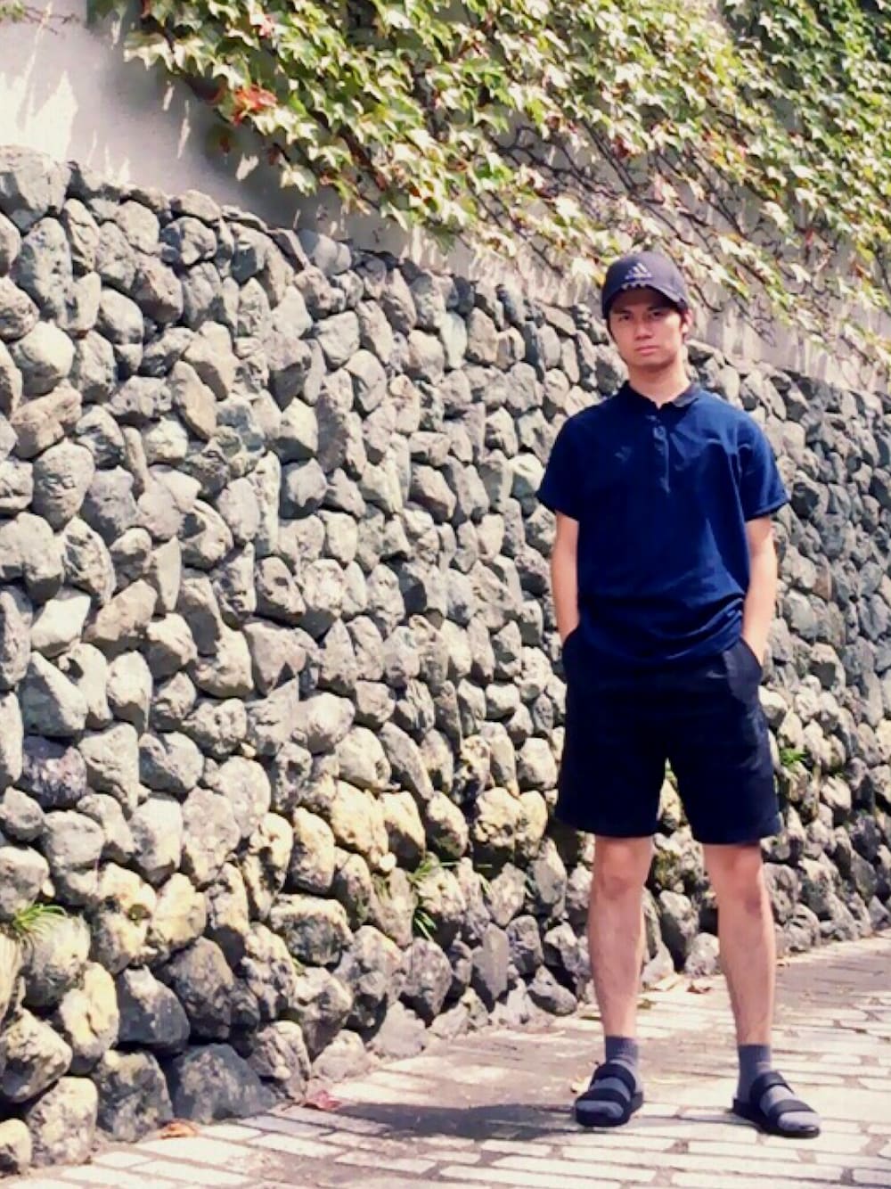 「夏、ポロシャツ、ショーツ、スポーツミックス」｜「UNIQLOのアイテム（その他パンツ、ブラック系）」を使った、JUNYA さん（メンズ・170cm）の冬コーディネートの1枚目の写真