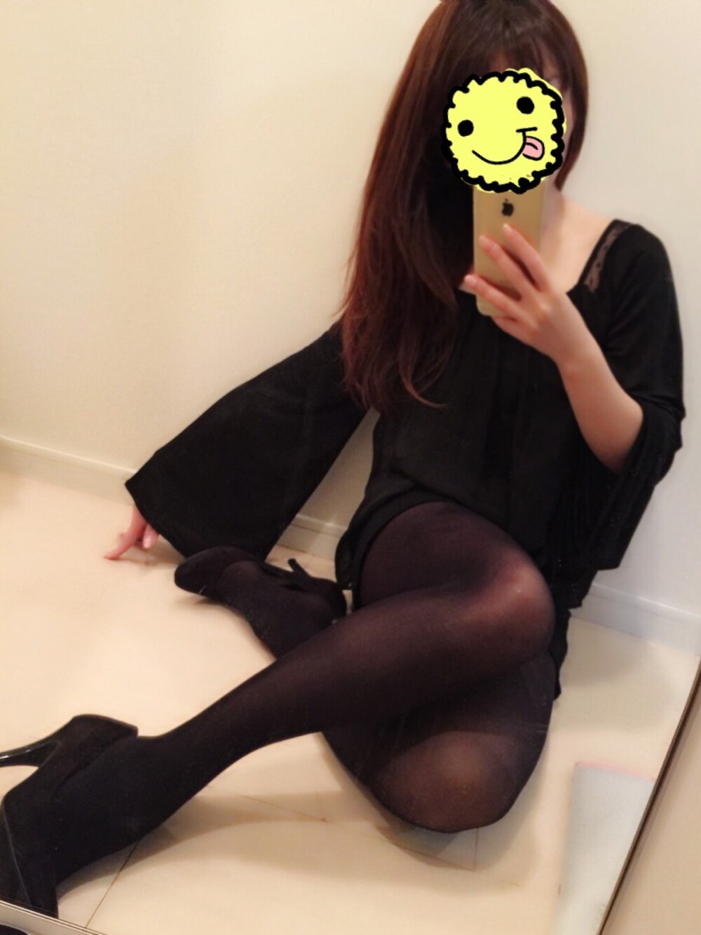「murua、異素材MIX、オールブラック、ピンヒール、ハイウエストパンツ、シアータイツ」｜「meの全身（その他、その他）」を使った、サノエリさん（レディース・153cm）の冬コーディネートの1枚目の写真