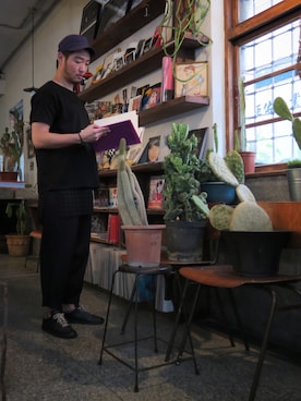 「UNITED ARROWS（ユナイテッドアローズ）のアイテム（スウェット、ブラック系）」を使った、Pavel Kuoさん（メンズ・178cm）の春コーディネート
