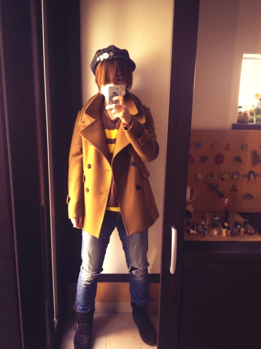 「WOOYOUNGMIの13AW（ピーコート、ベージュ系）」を使った、寺田イス銀河さん（メンズ・176cm）の冬コーディネートの1枚目の写真
