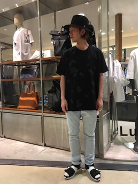 「Lui's（ルイス）のLui's(ルイス) スキニーデニムパンツ（デニムパンツ）」を使った、寺田イス銀河さん（メンズ・178cm）の夏コーディネート