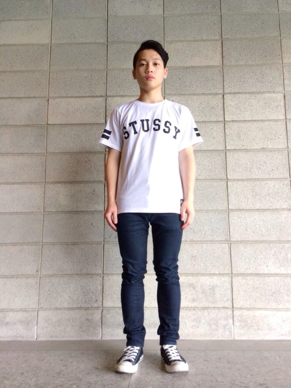 「stussy、T-SHIRT、white、athletic」｜「STUSSYのStussy Athletic Tee（Tシャツ/カットソー、ホワイト系）」を使った、陳詠敬さん（メンズ・165cm）の春コーディネートの1枚目の写真