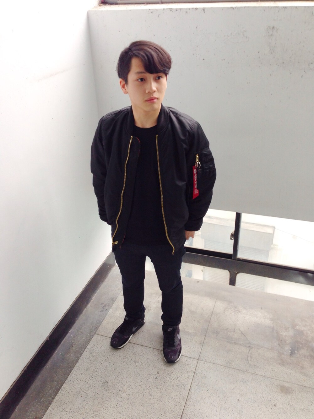 「black、MA-1、jacket 、alpha」｜「ALPHAの【人気！定番アイテム】 ＡＬＰＨＡ　MA-1　タイトモデル（MA-1、ブラック系）」を使った、陳詠敬さん（メンズ・165cm）の春コーディネートの1枚目の写真