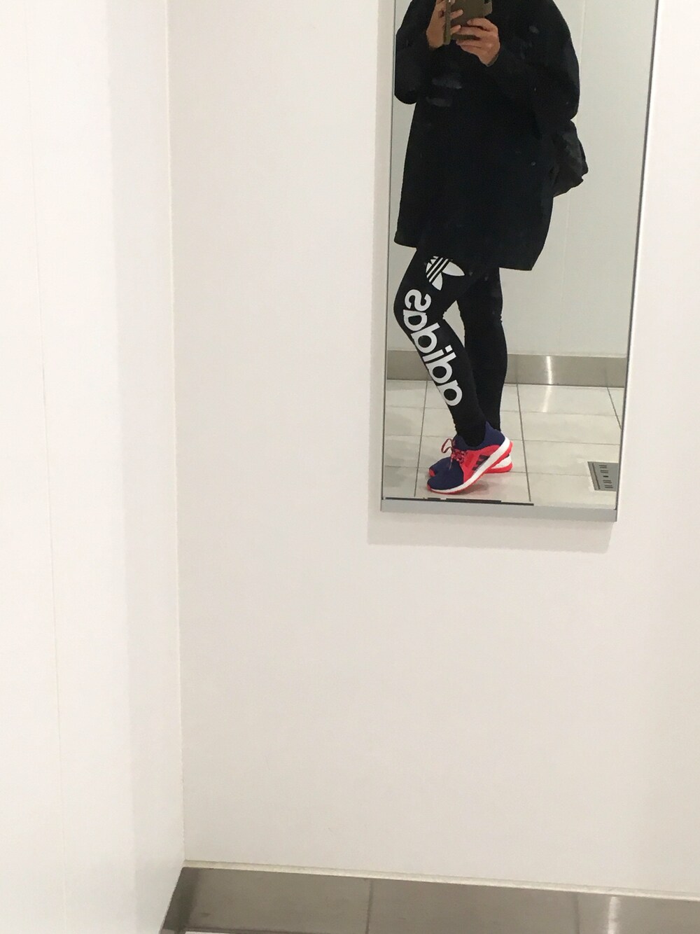 「BEAMS BOYのCAMBER / BIG T（Tシャツ/カットソー、ブラック系）」を使った、あめちゃんさん（レディース・156cm）の秋コーディネートの1枚目の写真
