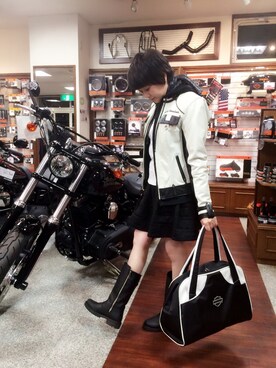 Harley-Davidsonのボストンバッグを使った人気ファッション