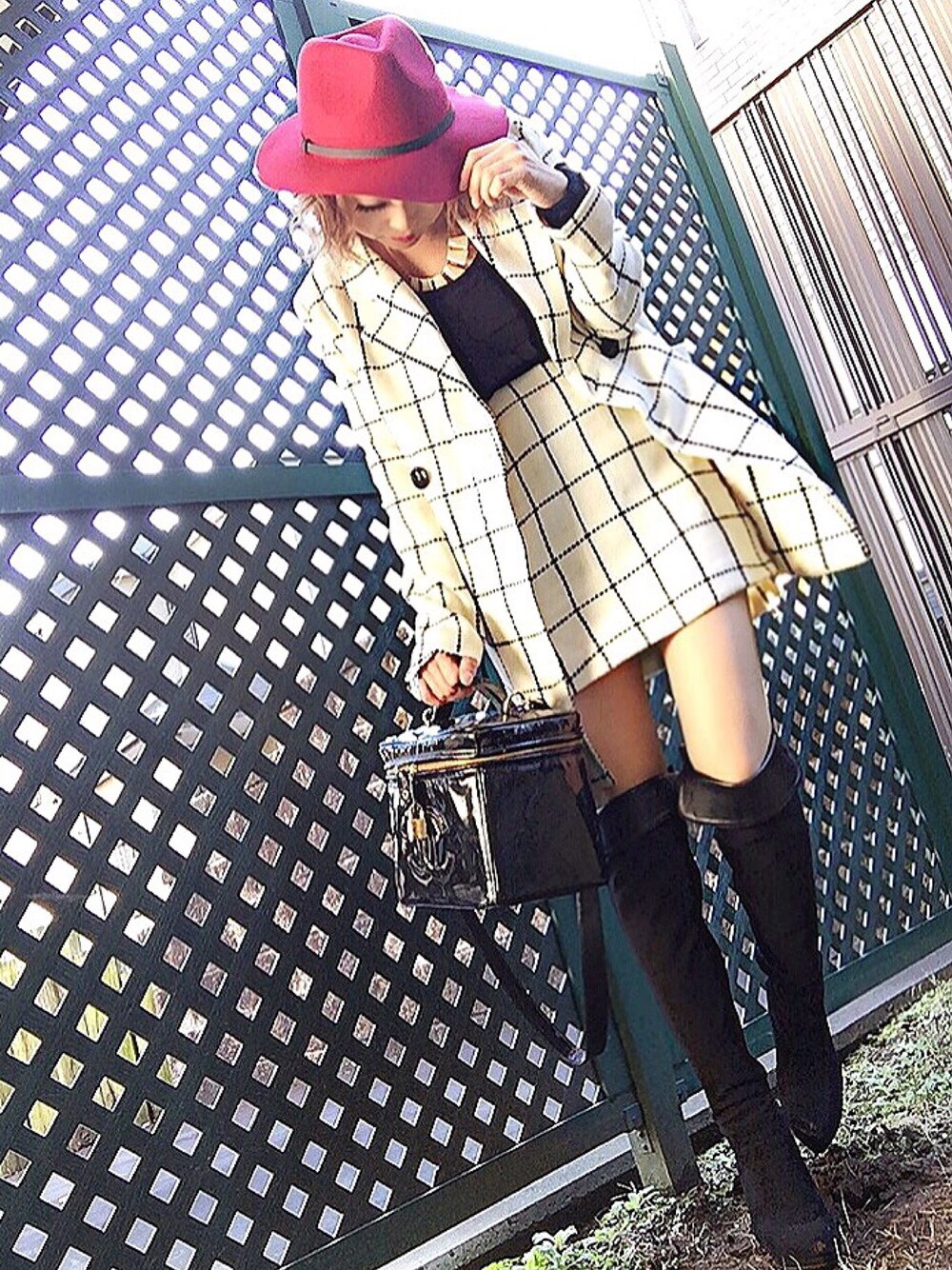 「OUTER FES 2015、クリスマス、シャネル、ニーハイブーツ、チェック、チェックスカート、チェックコート」｜「DURASのチェックコート（その他アウター、ホワイト系）」を使った、Sachuさん（レディース・153cm）の秋コーディネートの1枚目の写真
