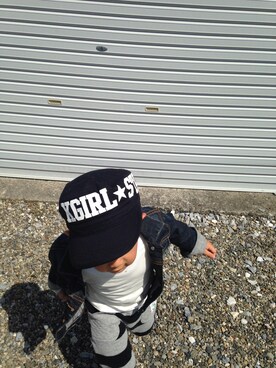 「X-girl Stages（エックスガールステージス）のLOGO WORK CAP（キャップ、ブラック系）」を使った、yu.nao.hiroさん（キッズ）の春コーディネート