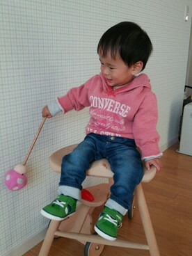 「CONVERSE（コンバース）のアイテム（スウェット）」を使った、tommyさん（キッズ・70cm）の秋コーディネート
