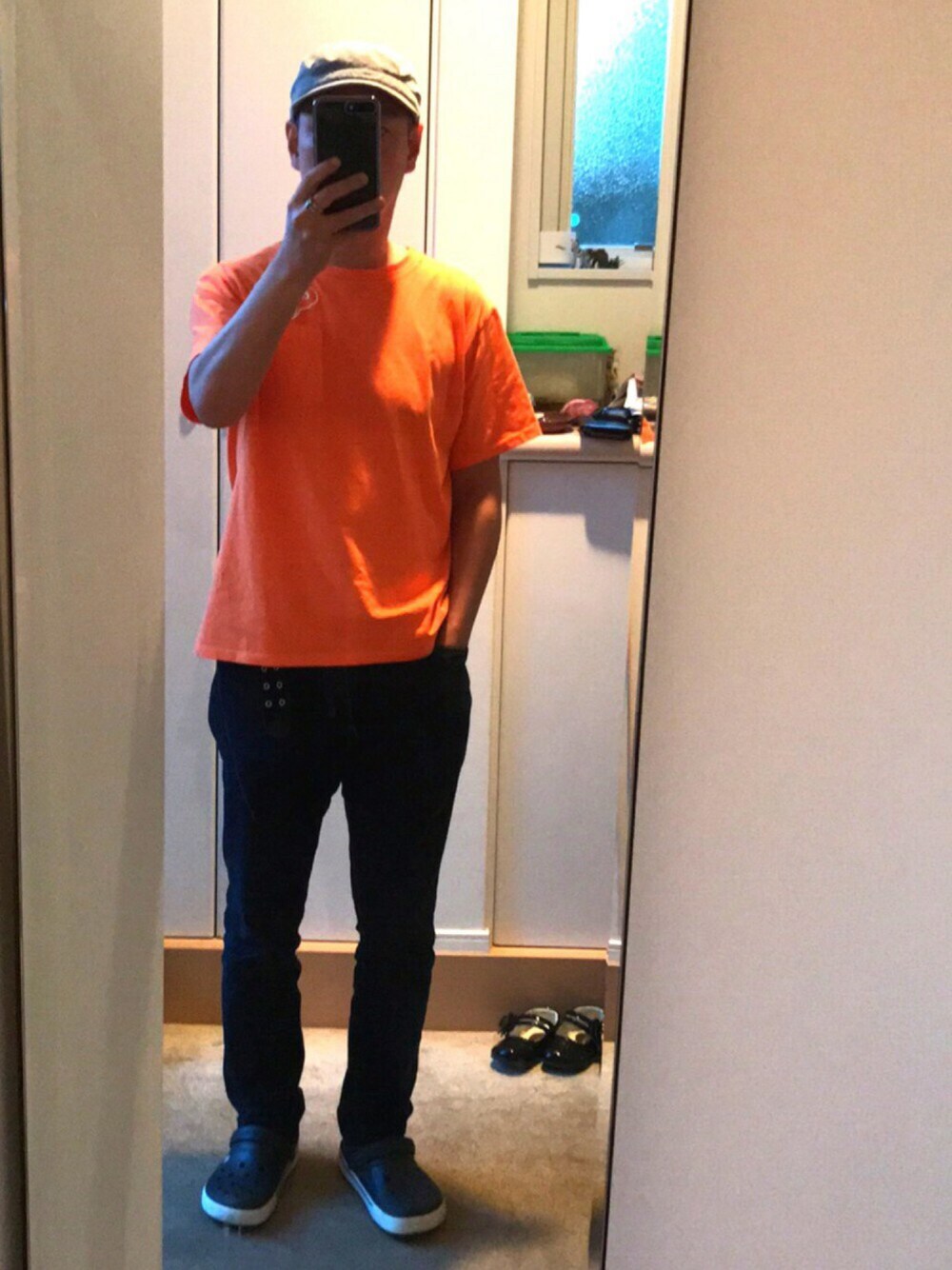 「NUMBER (N)INEのポケットTシャツ_CIGARETTES!（Tシャツ/カットソー、オレンジ系）」を使った、Keigo Ozawaさん（メンズ・173cm）の秋コーディネートの1枚目の写真