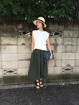 「Basement onlieのアイテム（その他パンツ、グリーン系）」を使った、小夏エミリさん（レディース・165cm）の夏コーディネート