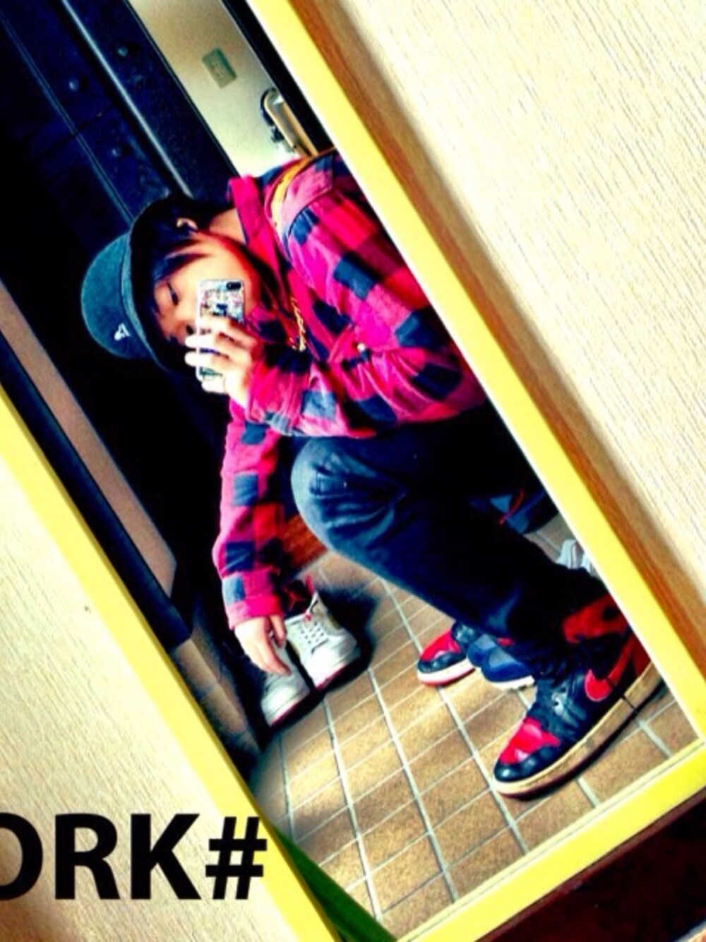 「jordan1、MCM、carhartt、KANGOL」｜「AIR JORDANのNIKE AIR JORDAN1 BRED 2001（スニーカー、レッド系）」を使った、KOHさん（メンズ・169cm）の春コーディネートの1枚目の写真