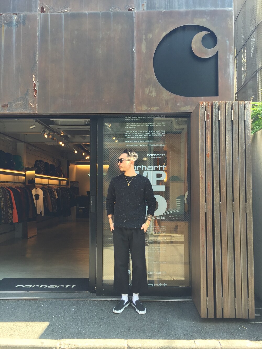 「Carhartt WIPのMaster Pant XXV（チノパンツ、ブラック系）」を使った、SUWMANさん（メンズ・178cm）の秋コーディネートの1枚目の写真