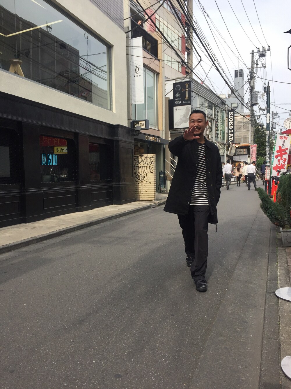「Carhartt WIPのアイテム（パンツ、ブラック系）」を使った、SUWMANさん（メンズ・178cm）の秋コーディネートの1枚目の写真
