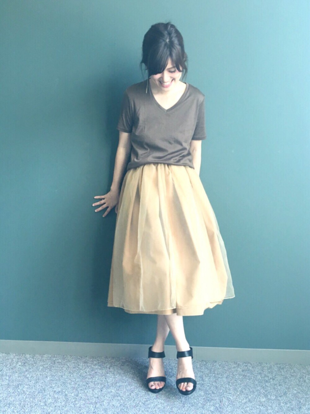 「カジュアル、シンプルコーデ、サンダル、休日スタイル、低身長、ootd、Vネック、Tシャツ、ボリュームスカート、アースカラー」｜「RANDAの【日本製】シンプルVネックTシャツ（Tシャツ/カットソー、グリーン系）」を使った、kinoさん（レディース・156cm）の夏コーディネートの1枚目の写真
