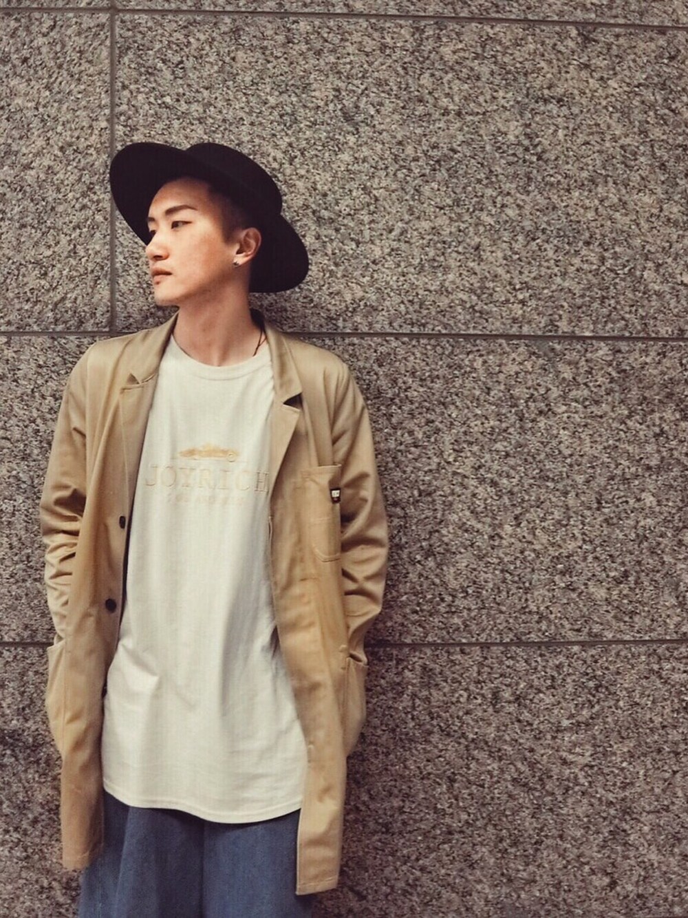 「streetstyle」｜「JOYRICHのアイテム（モッズコート、ベージュ系）」を使った、張龍瑋さん（メンズ・177cm）の秋コーディネートの1枚目の写真