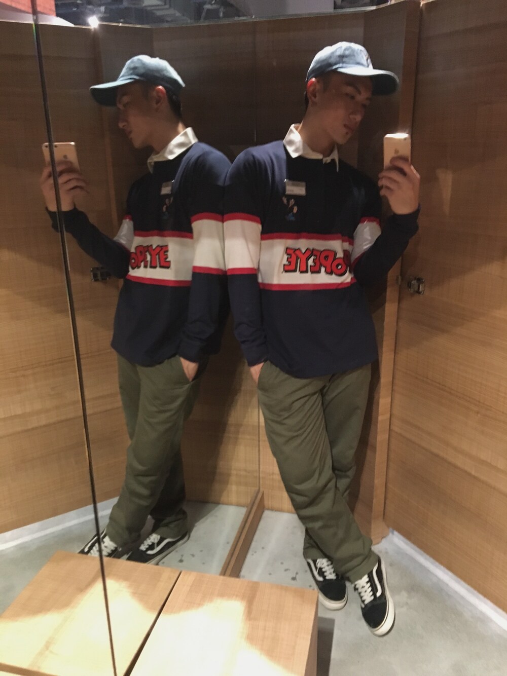 「streetstyle、JOYRICH、popeye、Taiwan、Japan、Tainan、新光三越」｜「JOYRICHのアイテム（ポロシャツ、ブルー系）」を使った、張龍瑋さん（メンズ・177cm）の秋コーディネートの1枚目の写真