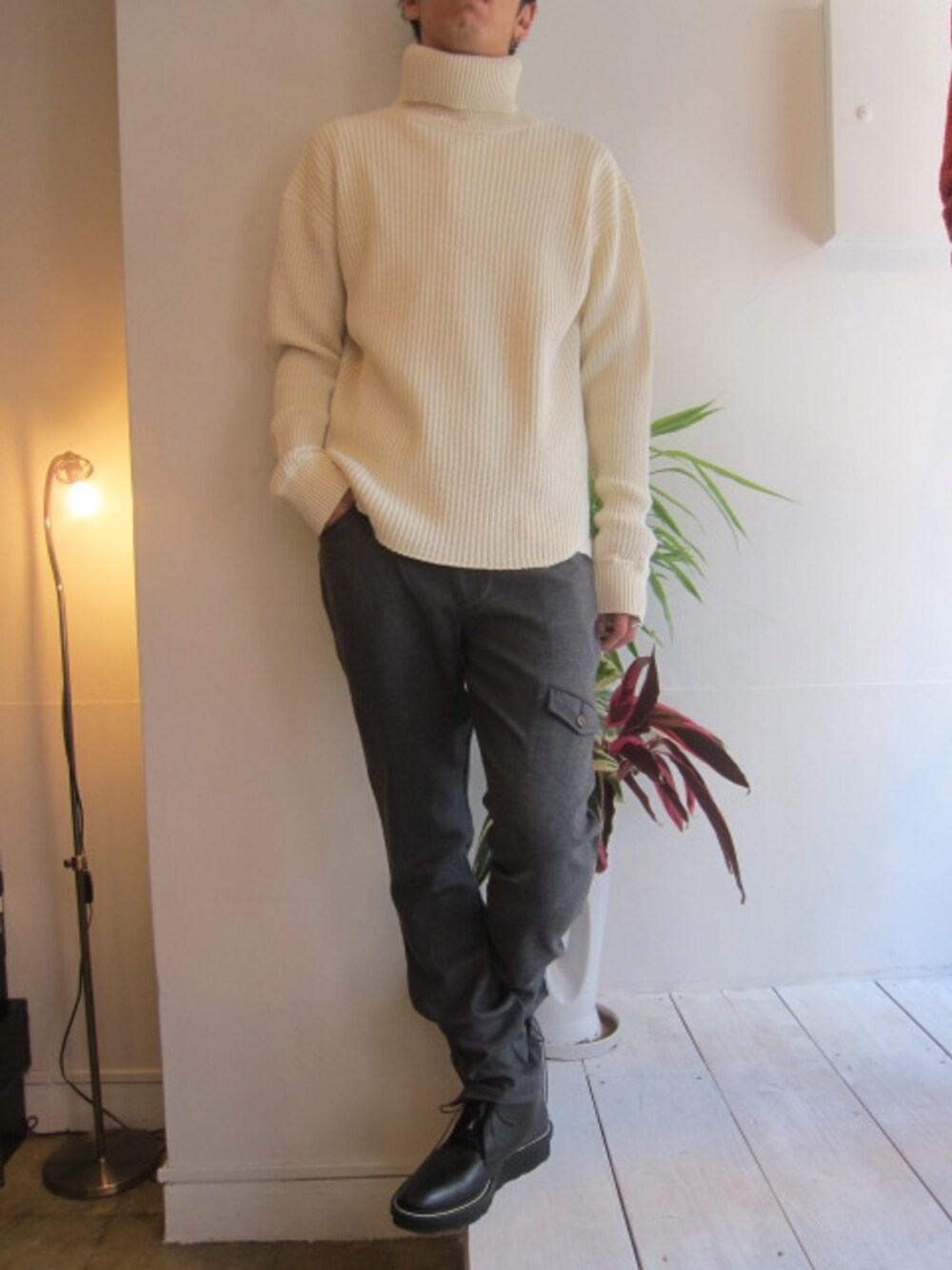 「タートルネック、福岡、 THREE BLIND MICE」｜「THREE BLIND MICEのL/S BIG WAFFLE T-SH（Tシャツ/カットソー、ホワイト系）」を使った、UNREALREALCLOTHESさん（メンズ・180cm）の冬コーディネートの1枚目の写真