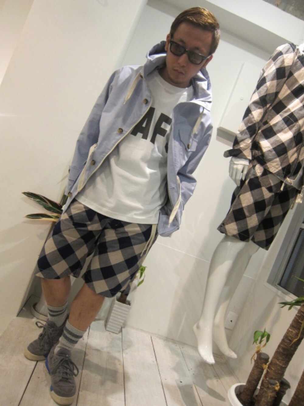 「ビッグシルエット、レイヤードスタイル、スノボスタイル」｜「soe shirtsのHooded　Field　Jacket（マウンテンパーカー、ブルー系）」を使った、UNREALREALCLOTHESさん（メンズ・170cm）の冬コーディネートの1枚目の写真