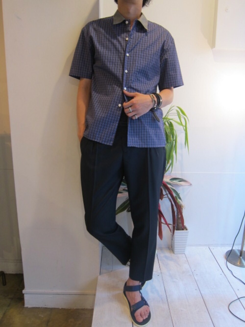 「チェックシャツ、soe shirts、パープル、シャツスタイル、半袖シャツ」｜「soe shirtsの FURLOUGHS（シャツ/ブラウス、パープル系）」を使った、UNREALREALCLOTHESさん（メンズ・166cm）の春コーディネートの1枚目の写真