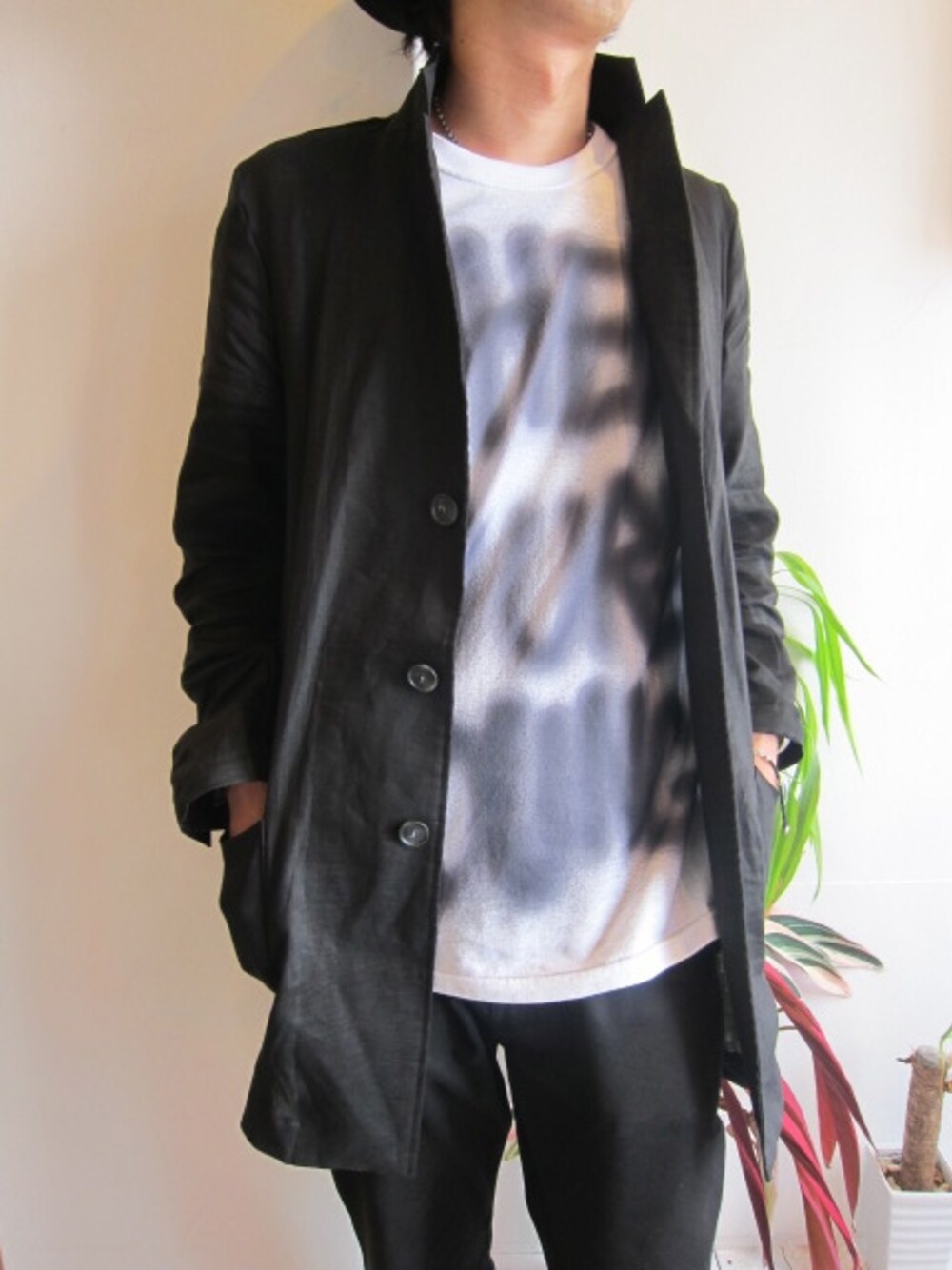 「コート、ブラック、チェスターコート、ブラックコーデ、soe」｜「LINEN CHESTER COAT（その他アウター、ブラック系）」を使った、UNREALREALCLOTHESさん（メンズ・180cm）の夏コーディネートの1枚目の写真