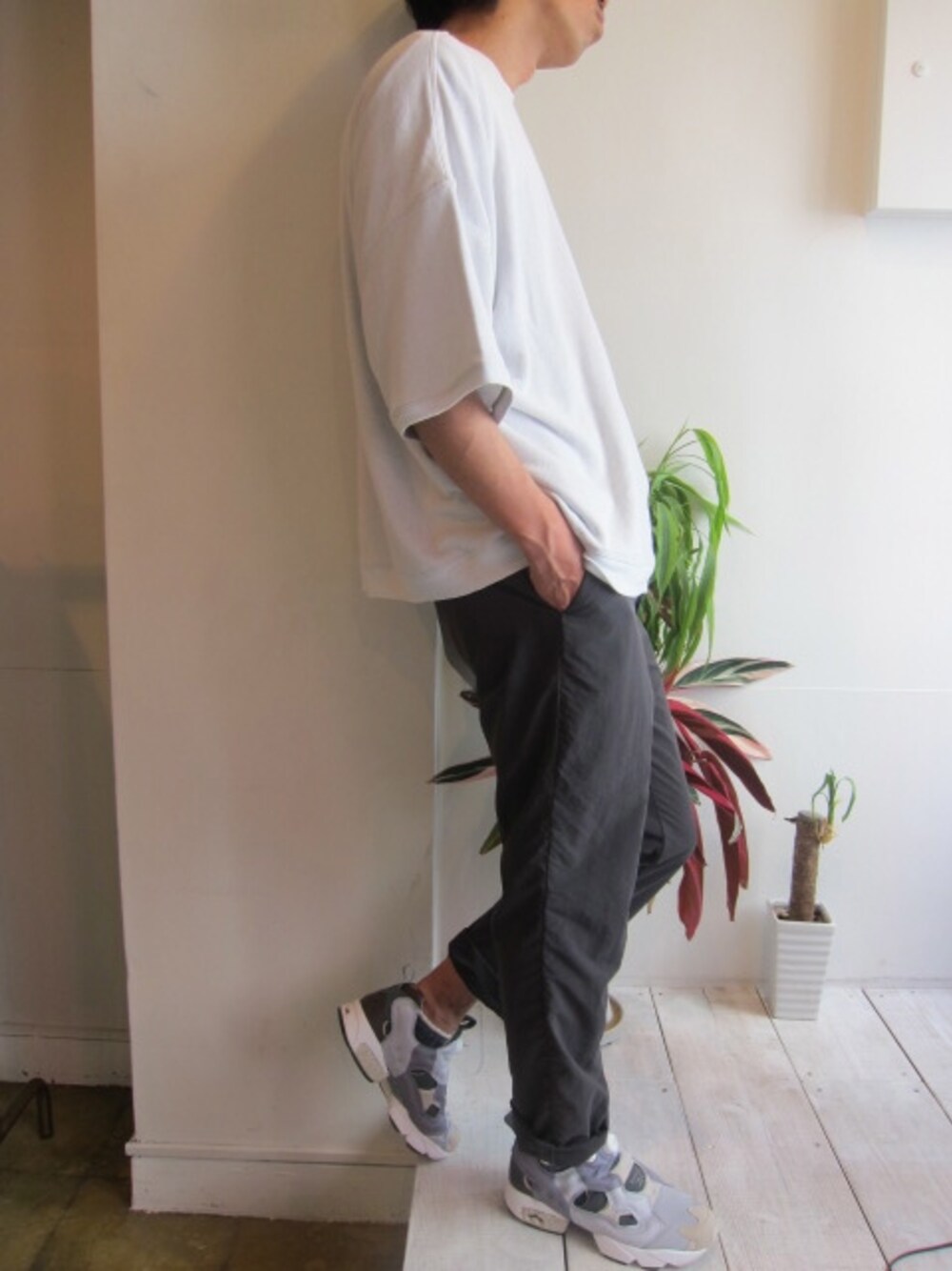 「reebok、soe、THREE BLIND MICE 、garbstore」｜「THREE BLIND MICEの"THREE BLIND MICE" BIG T-SH（Tシャツ/カットソー、ホワイト系）」を使った、UNREALREALCLOTHESさん（メンズ・181cm）の夏コーディネートの1枚目の写真