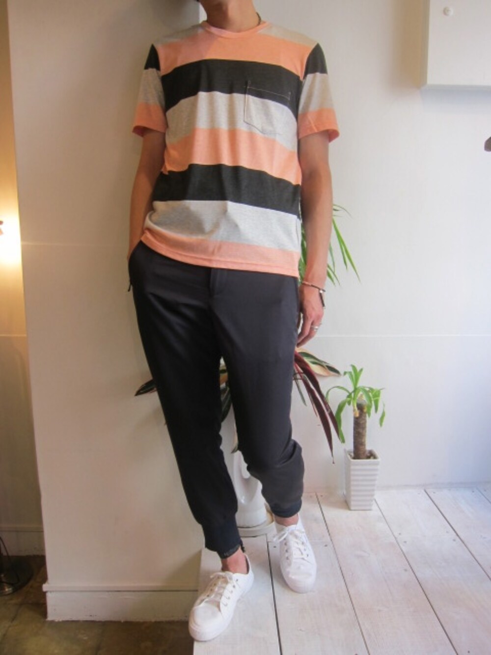 「リブパンツ、ネイビー、 ボーダー、THREE BLIND MICE 、analog lighting」｜「analog lightingのPOCKET　BORDER　TEE（Tシャツ/カットソー、ピンク系）」を使った、UNREALREALCLOTHESさん（メンズ・180cm）の夏コーディネートの1枚目の写真