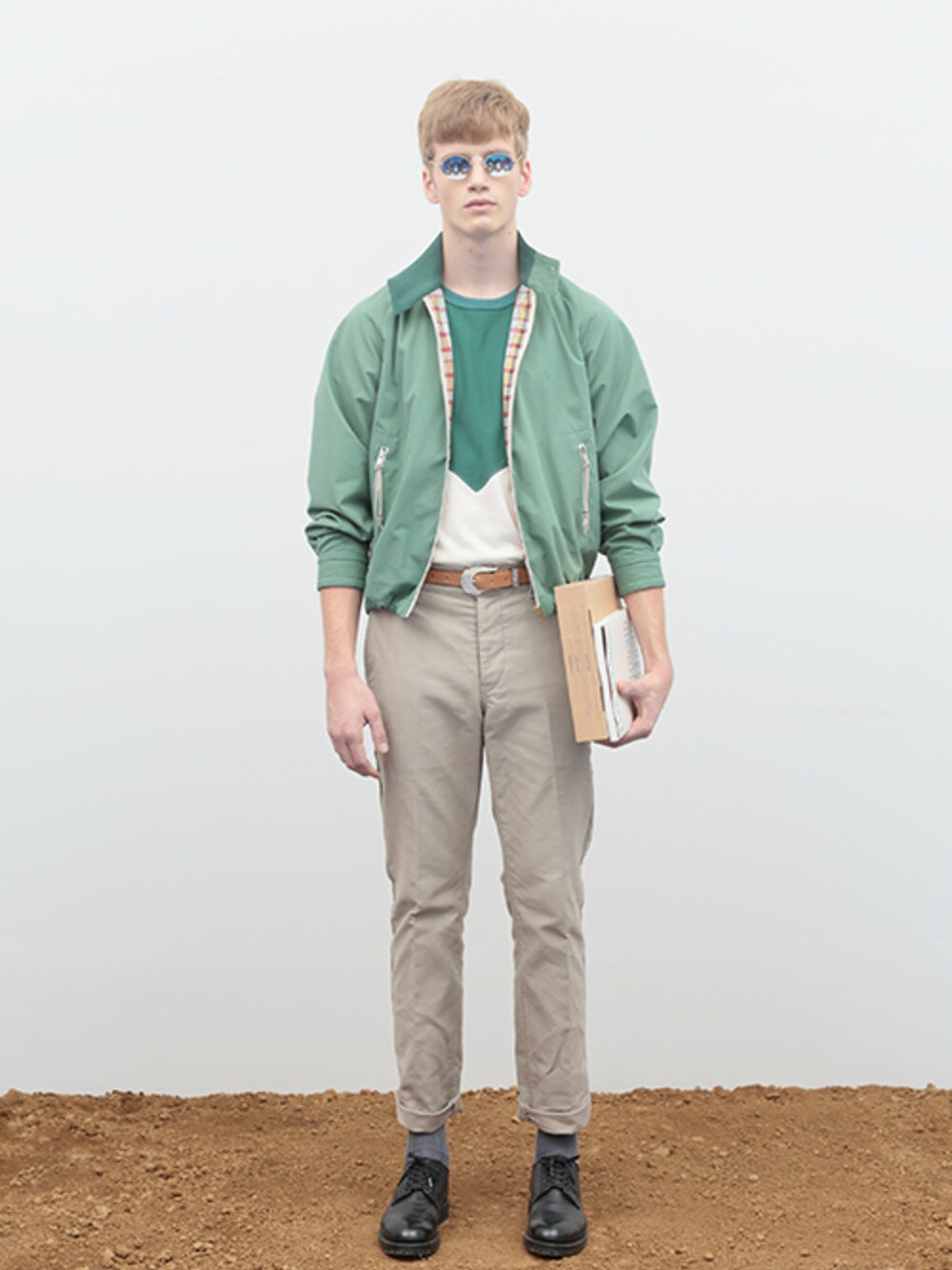 「グリーン、サングラス、soe、スイングトップ」｜「soeのCOTTON　BLOUSON　DOGEAR　COLLAR（その他アウター、グリーン系）」を使った、UNREALREALCLOTHESさん（メンズ・178cm）の夏コーディネートの1枚目の写真