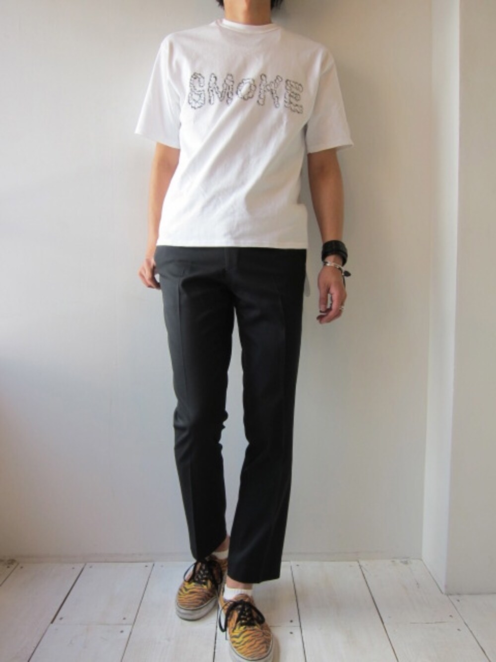 「 ＶＡＮＳ、スラックス、福岡、Tshirts、Champion、soe、Chrome Hearts、 UNREAL REAL CLOTHES」｜「soeのT-shirts "School Spirit" Series（Tシャツ/カットソー、ホワイト系）」を使った、UNREALREALCLOTHESさん（メンズ・182cm）の夏コーディネートの1枚目の写真