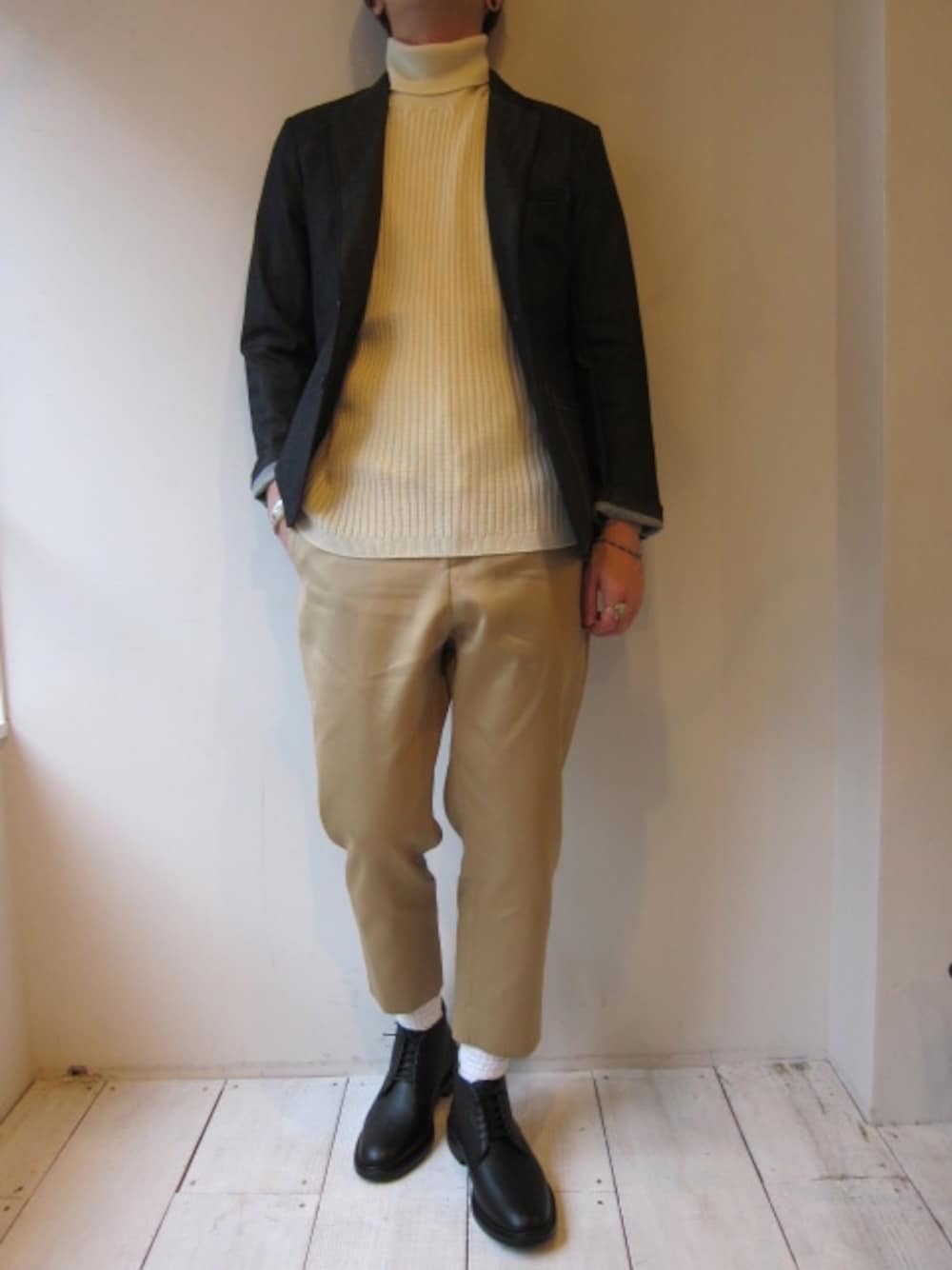 「デニムジャケット、タートルネック、ワイドパンツ、チノパンツ、soe、THREE BLIND MICE 、チャッカーブーツ、sanders、innovation:reform、BY KURO」｜「デニム2Bジャケット（テーラードジャケット、ブルー系）」を使った、UNREALREALCLOTHESさん（メンズ・183cm）の秋コーディネートの1枚目の写真
