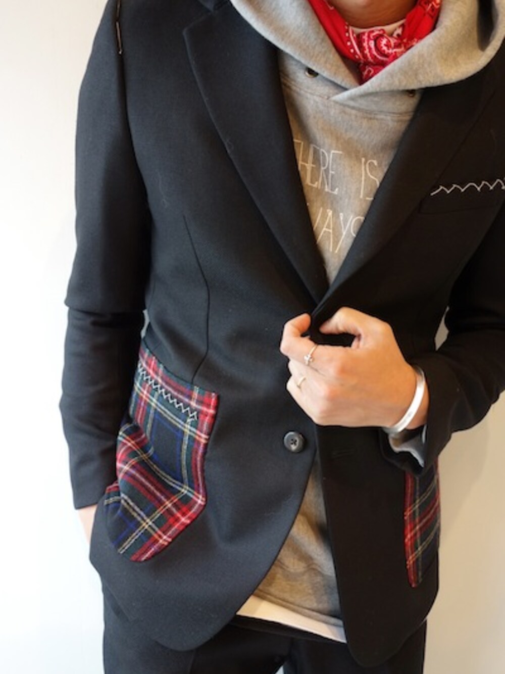 「セットアップ、福岡、soe、ジャケットスタイル、セットアップスタイル、スウェットパーカー、ソーイ」｜「soeの2B Tailored Jacket （テーラードジャケット、ブラック系）」を使った、UNREALREALCLOTHESさん（メンズ・182cm）の秋コーディネートの1枚目の写真